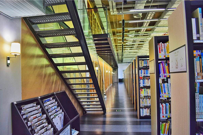 圖書(shū)館家具、圖書(shū)館書(shū)架深圳海發(fā)專業(yè)生產(chǎn)